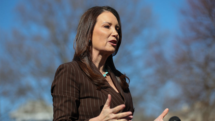 Departamento federal corta milhões em contratos, incluindo US$ 230 mil para ‘consultor brasileiro de florestas e gênero’